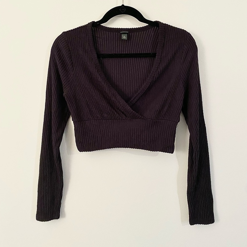 long sleeve black ribbed crossover crop top 🖤